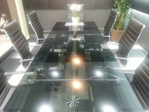 会議室のテーブル